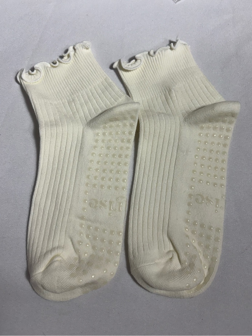 Ruffled Crew Non-Slip Socks in Cream